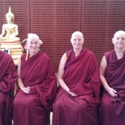 01041809fourbuddhistnuns