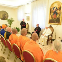 01061813popemeetsbuddhists